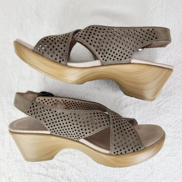 dansko jacinda sandal